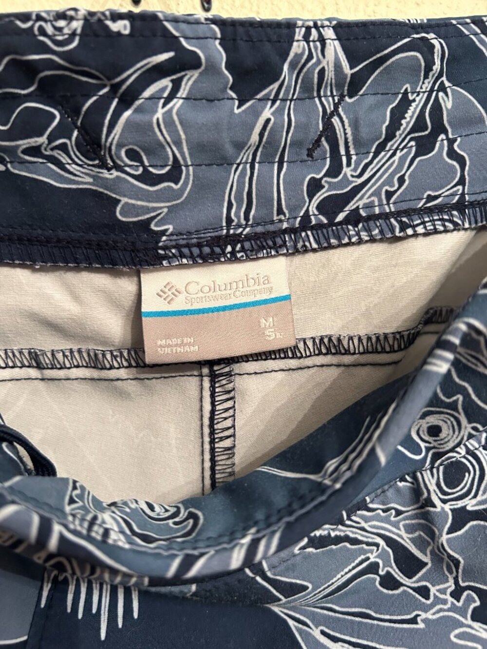 Columbia Sports Wear Women's Fishing Shorts Size M 5inch - Picture 3 of 3
